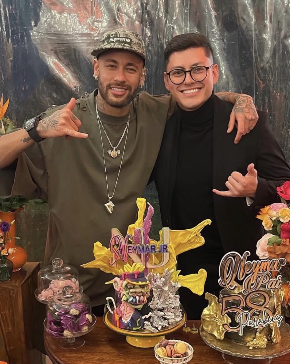 Diego Mejía junto a Neymar Jr.